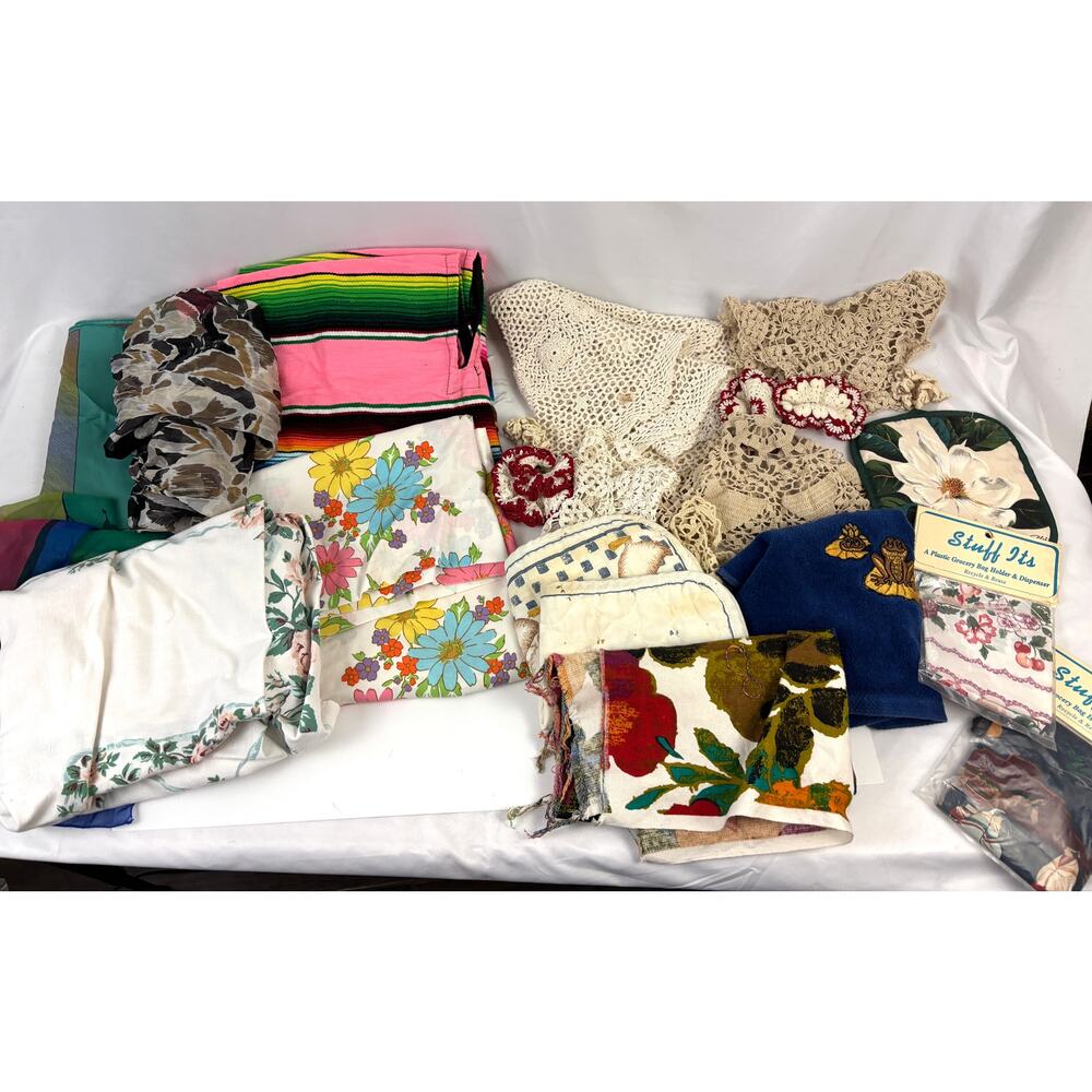 Huge Lot 23 Pcs Vintage Retro Towels Scarves Doilies Kitchen Craft Supply